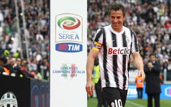 Juventus vs. Atalanta - Serie A Tim 2011/2012 ***** Collection Juventus *****
Jonathan Moscrop / LaPresse
13 05 2012 Torino ( Italia )
Sport Calcio
Juventus vs. Atalanta - Serie A Tim 2011/2012 - Juventus Stadium
Nella foto: Alessandro Del Piero sorride
Jonathan Moscrop / LaPresse
13 05 2012 Turin ( Italy )
Sport Soccer
Juventus versus Atalanta - Italian Serie A Soccer League 2011/2012 - Juventus Stadium
In the Photo: Alessandro Del Piero smiles before going to collect the Serie A winners' trophy