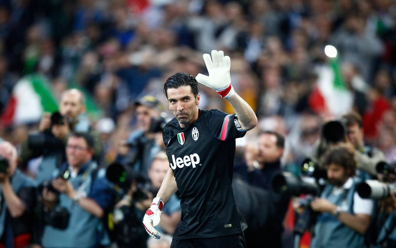Quali giocatori hanno vinto più scudetti consecutivi? Buffon e Chiellini a nove Sky Sport Quali giocatori hanno vinto più scudetti consecutivi? Buffon e Chiellini a nove Sky Sport