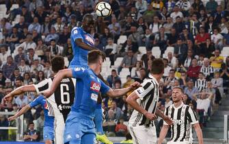 Foto LaPresse/Marco Alpozzi 
22/04/2018 Torino (Italia) 
sport 
calcio 
Juventus vs Napoli  - Campionato italiano di calcio Serie A TIM 2017/2018 - Stadio Allianz Stadium
Nella foto:   Kalidou Koulibaly (S.S.C.Napoli); segna il gol

Photo LaPresse/Marco Alpozzi 
April 22, 2018 Turin (Italy) 
sport 
soccer 
Juventus vs Napoli  - Italian Football Championship League A TIM 2017/2018 - Stadio Allianz Stadium 
In the pic: Kalidou Koulibaly (S.S.C.Napoli); score his goal