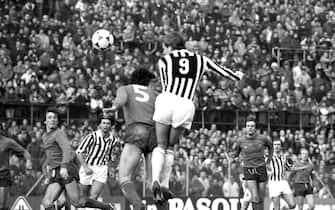 COMO, ITALY - FEBRUARY 15 : Juventus player Roberto Bettega scoring a goal during Como - Juventus on february 15, 1981 in Como, Italy. (Photo by Juventus FC - Archive/Juventus FC via Getty Images)