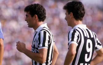 EMPOLI, ITALY - SEPTEMBER 20: juventus player Angelo Alessio with Ian Rush during Empoli Juventus on september 20, 1987 in Empoli, Italy. (Photo by Juventus FC - Archive/Juventus FC via Getty Images)
