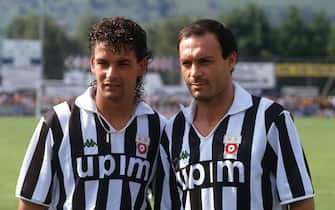 VILLAR PEROSA (TO), ITALY: Juventus player Roberto Baggio with Schillaci during a portrait session on 1990 in Villar Perosa (TO), Italy. (Photo by Juventus FC - Archive/Juventus FC via Getty Images)