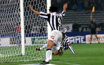 ***** Collection Juventus *****

29/09/2001  TORINO
SPORT CALCIO
JUVENTUS - ROMA 
NELLA FOTO : RETE IN FUORIGIOCO DELLA JUVENTUS
&#xa9;LAPRESSE/SANDRO FALZONE