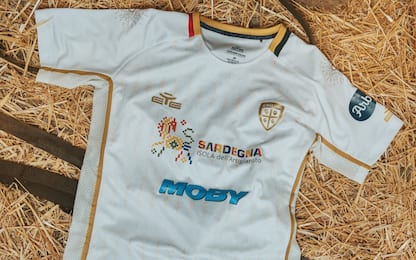 Il Cagliari veste bianco e oro: ecco la 2^ maglia