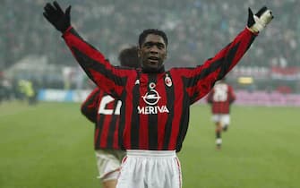 MILAN, ITALY - FEBRUARY 21:  Clarence Seedorf of Milan celebrates a goal during the Campionato Italiano match between AC Milan and Inter Milan at the San Siro stadium on February 21, 2004 in Milan, Italy. (Photo by New Press/Getty Images)