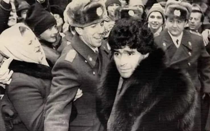L'arrivo di Maradona nella Piazza Rossa di Mosca (1990)