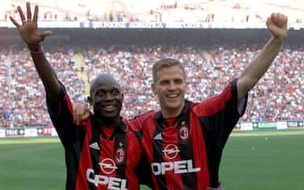 28/05/1999 Milano: I giocatori del Milan George WEAH e Oliver BIERHOFF salutano il pubblico di S.Siro.