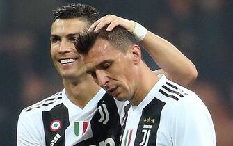 Juventus' Cristiano Ronaldo (L) and his teammate Mario Mandzukic react during the Italian Serie A soccer match AC Milan vs Juventus FC at Giuseppe Meazza stadium in Milan, Italy, 11 November 2018.
ANSA/MATTEO BAZZI