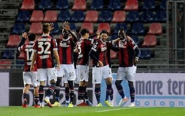 Il Bologna riparte, Cagliari battuto 2-0 e ultimo