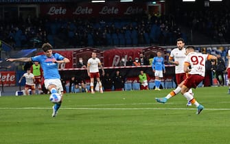 Roma’s forward  Stephan El Shaarawy  scores the goal   during the Italian Serie A soccer match between SSC Napoli and AS Roma at 'Diego Armando Maradona'  stadium in Naples, Italy,  18 april 2022 ANSA / CIRO FUSCO