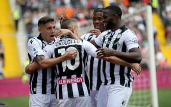 Udinese's Gerard Deulofeu (C) jubilates with his teammates after scoring the goal during the Italian Serie A soccer match Udinese Calcio vs Empoli FC at the Friuli - Dacia Arena stadium in Udine, Italy, 16 April 2022. ANSA/GABRIELE MENIS