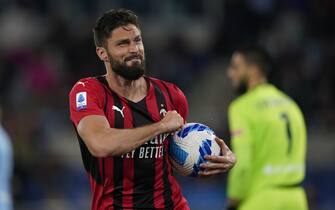 ROME, ITALY - APRIL 24: Olivier Giroud of AC Milan celebrates after scoring a goal during the Serie A match between SS Lazio and AC Milan at Stadio Olimpico on April 24, 2022 in Rome, Italy. (Photo by Danilo Di Giovanni/Getty Images)