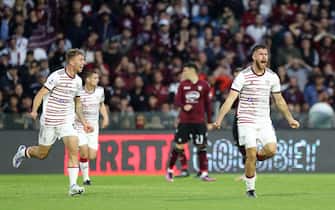 SALERNO, ITALY - MAY 08: Giorgio Altare of Cagliari Calcio celebrates scoring their side's first goal during the Serie A match between US Salernitana and Cagliari Calcio at Stadio Arechi on May 08, 2022 in Salerno, Italy. (Photo by Francesco Pecoraro/Getty Images)