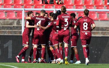 Lecce-Torino 0-2, Singo e Sanabria per il blitz