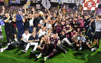 Salernitana’s players celebrate the permanence in the greatest Italian football competition at the end of the Italian Serie A soccer match US Salernitana vs Udinese Calcio at the Arechi stadium in Salerno, Italy, 22 May 2022.
ANSA/MASSIMO PICA