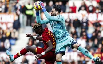 RomaÕs Tammy Abraham (L) and GenoaÕs Salvatore Sirigu (R) in action during the Italian Serie A soccer match AS Roma vs Genoa CFC at Olimpico stadium in Rome, Italy, 05 February 2022. ANSA/ANGELO CARCONI