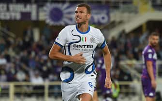 Edin Dzeko of Inter celebrate after score the goal during the Serie A match between AC Fiorentina v FC Inter at Artemio Franchi  stadium in Florence, Italy, September 21th,  2021. 
Fotografo01