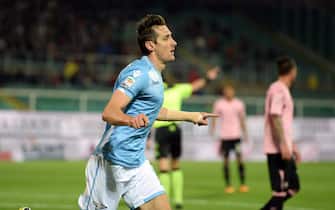 Lazio's forward  Miroslav Klose celebrates after scoring the second goal during the Italian Serie A soccer match between US Palermo and SS Lazio at Renzo Barbera Stadium in Palermo, 10 April 2016. ANSA/ PALAZZOTTO  