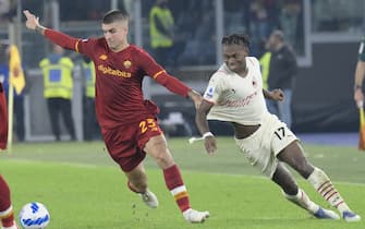 Roma's Gianluca Mancini (L) and Milan's Rafael Leao struggle for the ball during Serie A soccer match Roma - Milan at Olimpico Stadium in Rome, 31 October 2021. ANSA/CLAUDIO PERI