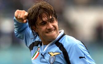 20010204 - ROMA - SPO . L'esultanza di crespo dopo aver realizzato il primo gol della Lazio sul Lecce . Bianchi