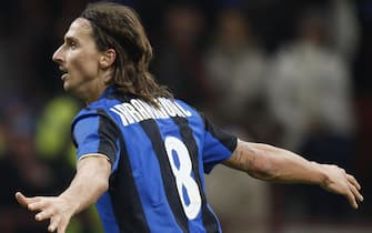 20081214 - MILANO -SPR - CALCIO: INTER-CHIEVO. L'esultanza di Ibrahimovic oggi al Meazza di Milano.DANIEL DAL ZENNARO/ANSA