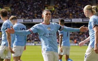 epa10189740 Manchester City's Phil Foden (C) celebrates after scoring the team's third goal in the English Premier League soccer match between Wolverhampton Wanderers and Manchester City in Wolverhampton, Britain, 17 September 2022.  EPA/ANDREW YATES EDITORIAL USE ONLY. No use with unauthorized audio, video, data, fixture lists, club/league logos or 'live' services. Online in-match use limited to 120 images, no video emulation. No use in betting, games or single club/league/player publications
