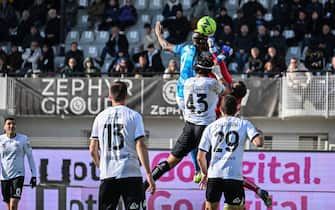 Napoli's Nigerian forward Victor Osimhen (Top) scores a header and his team's second goal during the Italian Serie A football match between Spezia and Napoli on February 5, 2023 at the Alberto-Picco stadium in La Spezia. (Photo by Alberto PIZZOLI / AFP) (Photo by ALBERTO PIZZOLI/AFP via Getty Images)