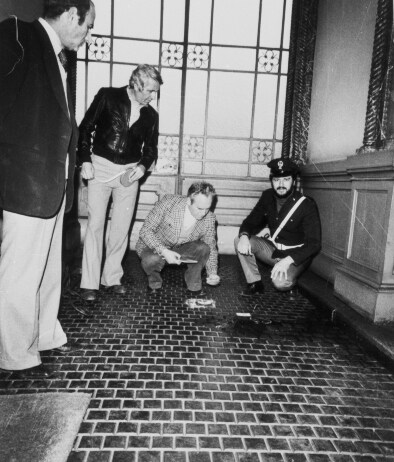 16 novembre 1977: un commando spara a Casalegno davanti alla porta casa sua Casalegno