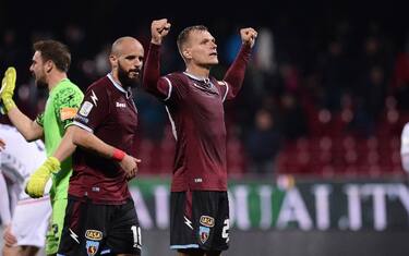 La Salernitana vola al 4° posto, Cosenza ko 2-1