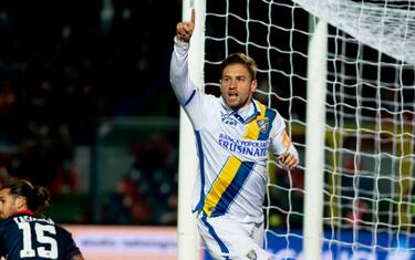 Il Frosinone vola al secondo posto: 0-2 a Cosenza