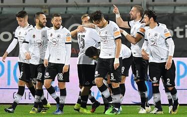 Festa Spezia, 2-0 al Pescara. Ascoli-Chievo 1-1