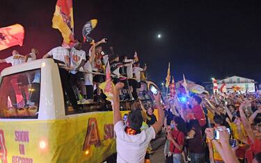Tutti sul pullman, che festa a Benevento. FOTO
