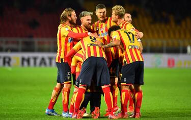 Il Lecce vince ed è 1°, ok anche il Benevento