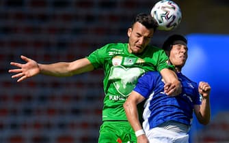 LINZ, AUSTRIA - SEPTEMBER 20: Haris Tabakovic of Lustenau and Michael Brandner of FC Linz compete for a header during the 2. Liga match between FC Blau Weiss Linz and SC Austria Lustenau at Raiffeisen Arena Linz on September 20, 2020 in Linz, Austria. (Photo by Franz Kirchmayr/SEPA.Media /Getty Images)