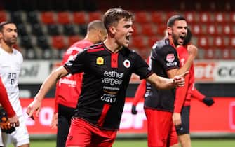 ROTTERDAM, NETHERLANDS - NOVEMBER 14: Thijs Dallinga of Excelsior Rotterdam celebrates after scoring his sides second goal during the Dutch Keukenkampioendivisie match between Excelsior and Almere City FC at the Van Donge & De Roo Stadion on November 14, 2021 in Rotterdam, Netherlands (Photo by Herman Dingler/BSR Agency/Getty Images)