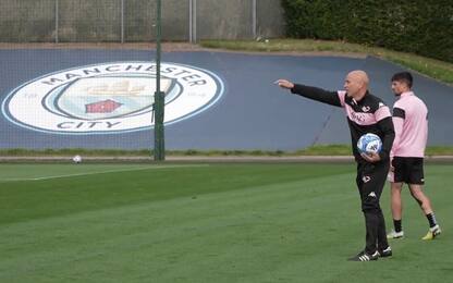 Il Palermo si allena sul campo del City. VIDEO