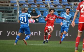 Foto Alberto Gandolfo/LaPresse 27 Novembre 2022 Como, Italia - sport, calcio - Como vs Bari - Campionato di calcio Serie BKT 2022/2023 - Stadio Giuseppe Sinigaglia. Nella foto: Emie Medhi Dorval (SSC Bari)

November 27, 2022 Como, Italy - sport, soccer - Como vs Bari - Italian Serie BKT Football Championship 2022/2023 - Giuseppe Sinigaglia stadium. In the pic: Emie Medhi Dorval (SSC Bari)