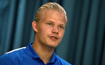 epa05515412 Finland national soccer team player Joel Pohjanpalo speaks during a press conference with the Finland national soccer team in Duesseldorf, Germany, 30 August 2016. Finland will play in a test match against Germany on 31 August in Moenchengladbach, Germany.  EPA/Federico Gambarini