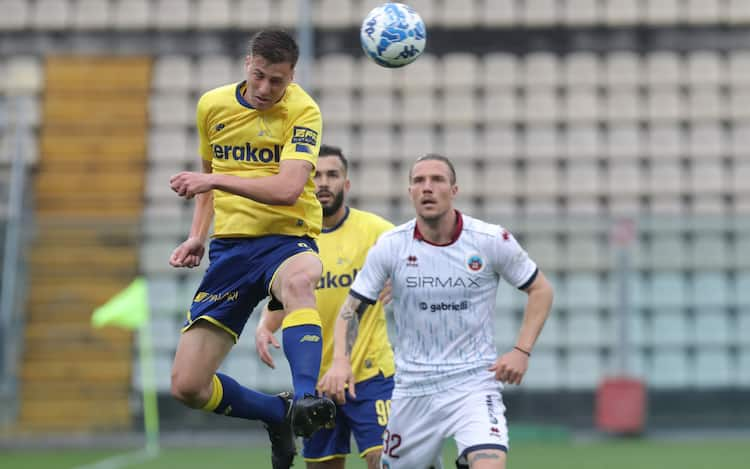 Serie B, nell'anticipo della 23^giornata colpo del Modena che stende il  Cagliari 2-0