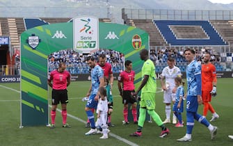 Foto Antonio Saia/LaPresse 13 Maggio 2023 Como, Italia - Sport, Calcio - Como vs Ternana - Campionato di calcio Serie BKT 2022/2023 - Stadio Comunale G. Sinigaglia - Nella foto:  ingresso squadre

May 13, 2023 Como, Italy - Sport, Soccer - Como vs Ternana  - Italian Football Championship League BKT 2022/2023 - G. Sinigaglia Stadium. In the photo:  line up