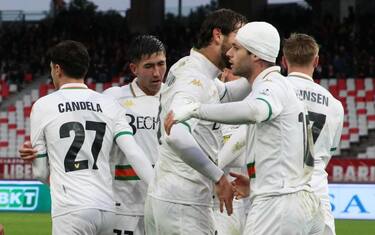 Il Venezia vince a Bari, Parma-Modena finisce 1-1