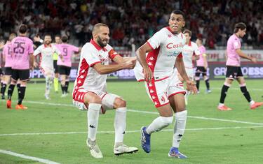 Record, gol e spettacolo: Bari-Palermo finisce 1-1