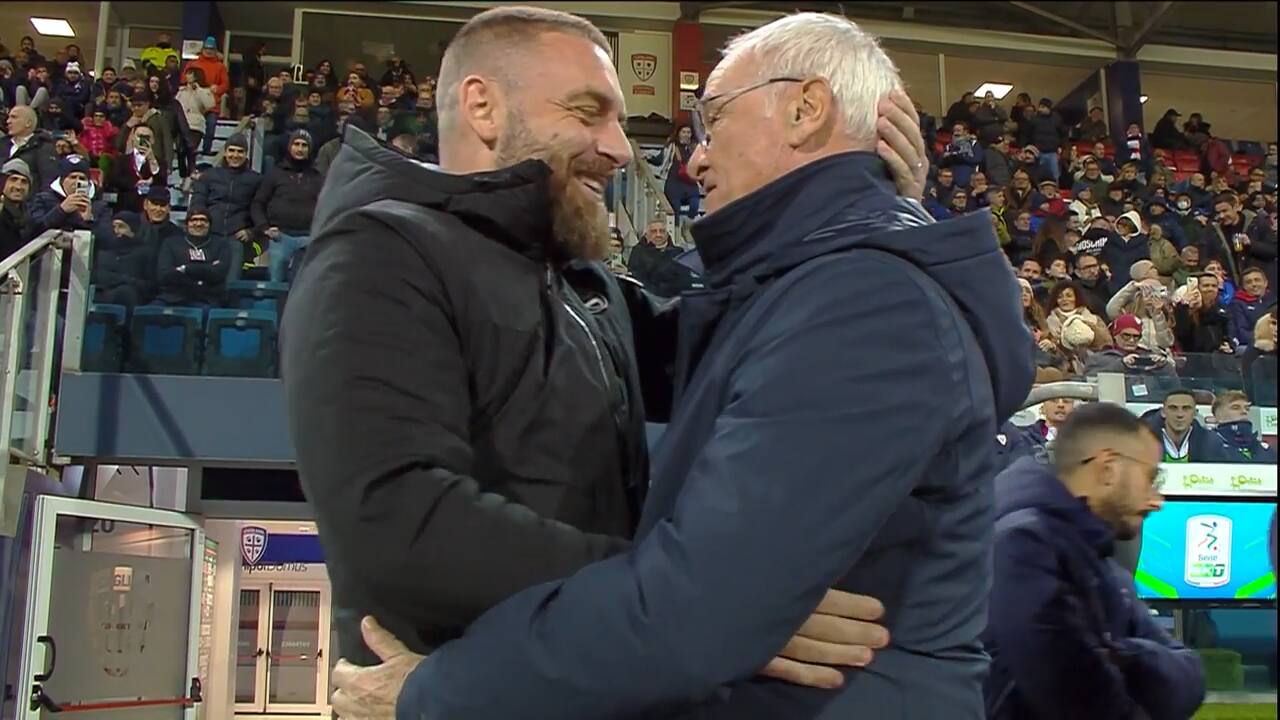 L'abbraccio tra Ranieri e De Rossi in Cagliari-Spal