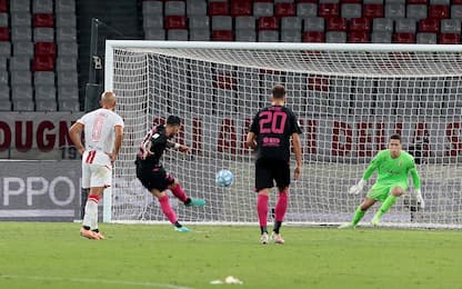 Il Bari resiste in nove: solo 0-0 del Palermo