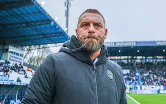 Foto Alessandro Castaldi/LaPresse 21 Gennaio 2023 Ferrara, Italia - sport, calcio - Spal vs Ascoli - Campionato di calcio Serie BKT 2022/2023 - Stadio Paolo Mazza. Nella foto: Daniele De Rossi Coach (Spal)

January 21, 2023 Ferrara, Italy - sport, soccer - Spal vs Ascoli - Italian Football Championship League BKT 2022/2023 - Paolo Mazza stadium. In the pic: Daniele De Rossi Coach (Spal)