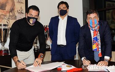 Catania a Tacopina: firmato contratto preliminare