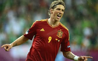 epa03265577 Spain's Fernando Torres celebrates after scoring the 3-0 lead during the Group C preliminary round match of the UEFA EURO 2012 between Spain and Ireland in Gdansk, Poland, 14 June 2012.  EPA/VASSIL DONEV UEFA Terms and Conditions apply http://www.epa.eu/downloads/UEFA-EURO2012-TCS.pdf