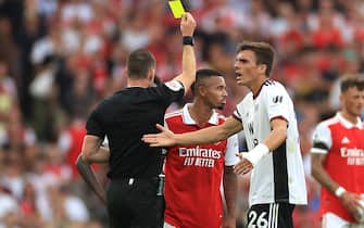 Referee Jarred Gillett (left) shows a yellow card to Arsenal's Gabriel Jesus and Fulham's Joao Palhinha (right) for unsporting behaviour during the Premier League match at the Emirates Stadium, London. Picture date: Saturday August 27, 2022.