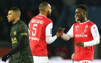 epa10439320 Reims' Folarin Balogun (R) celebrates after scoring the equalizer during the French Ligue 1 soccer match between Paris Saint-Germain (PSG) and Stade Reims, at the Parc des Princes stadium in Paris, France, 29 January 2023.  EPA/Mohammed Badra