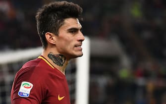 Roma's Argentinian midfielder Diego Perotti reacts during the Italian Serie A football match AS Roma vs Lazio on November 18, 2017 at the Olympic stadium in Rome.  / AFP PHOTO / Vincenzo PINTO        (Photo credit should read VINCENZO PINTO/AFP via Getty Images)